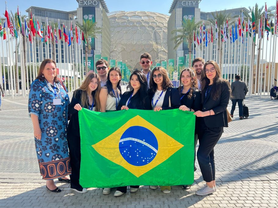 04.12.23-Alunos-embarcam-para-a-COP28-em-Dubai