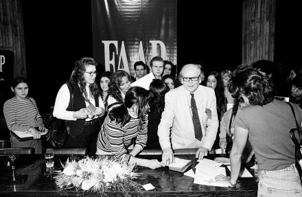 Pierre Cardin em seu desfile na FAAP, no ano de 1994
