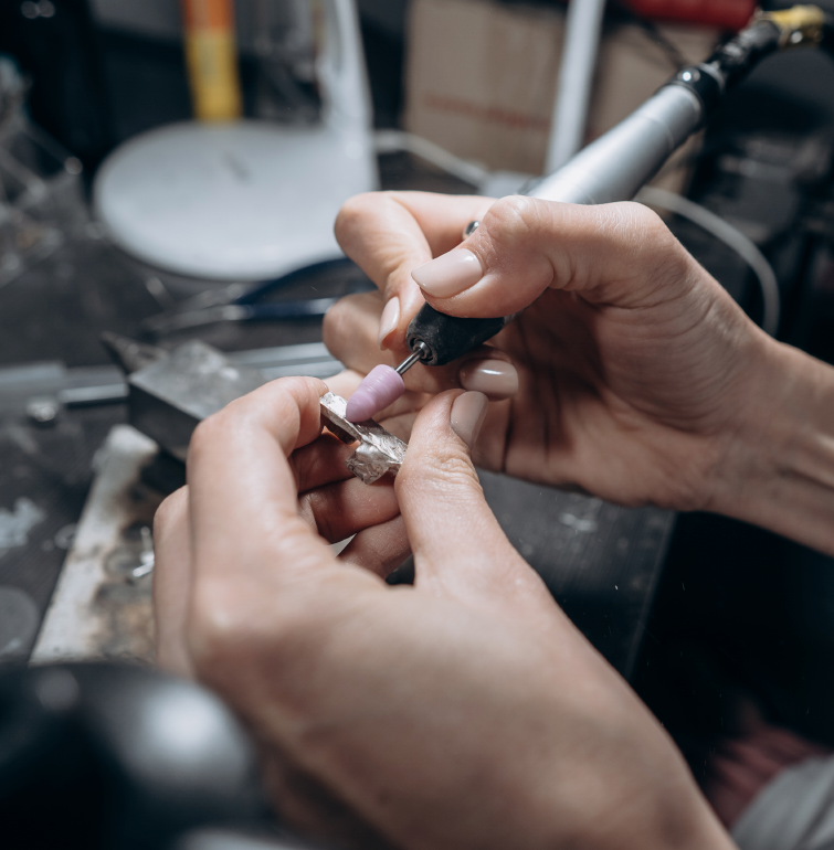 master-processes-valuable-metal-home-workshop-site