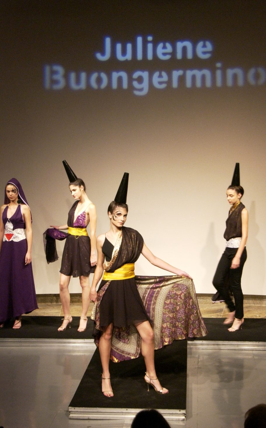 Faculdade de Artes Plásticas – 1º FAAP Moda 2004