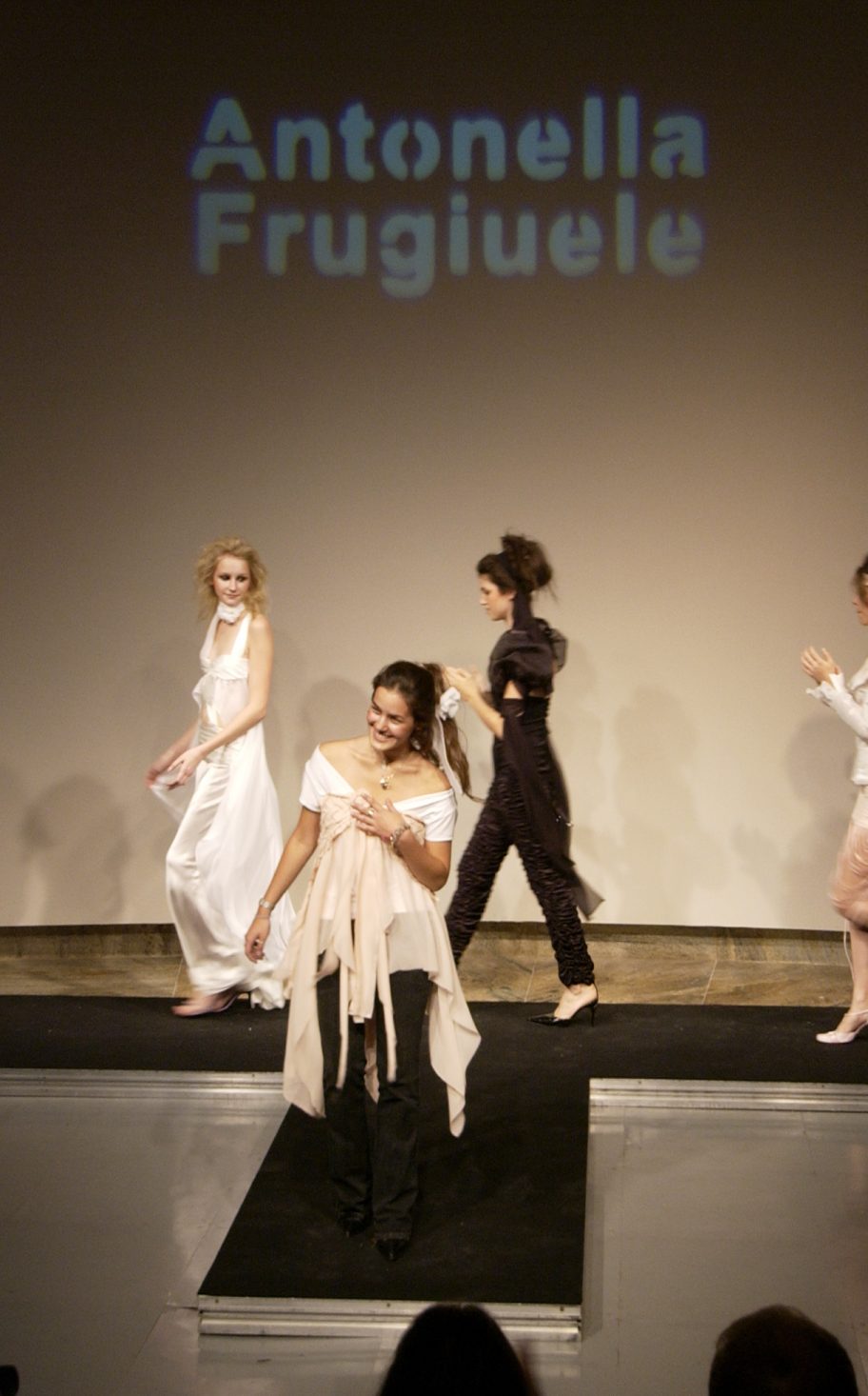 Faculdade de Artes Plásticas – 1º FAAP Moda 2004