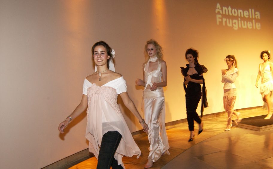 Faculdade de Artes Plásticas – 1º FAAP Moda 2004