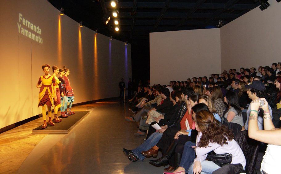 Faculdade de Artes Plásticas – 1º FAAP Moda 2004