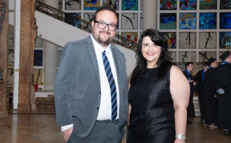 Victor Grinberg Professor e Coordenador do Service Learning e Fernanda Magnotta Coordenadora do curso de Relações Internacionais da FAAP